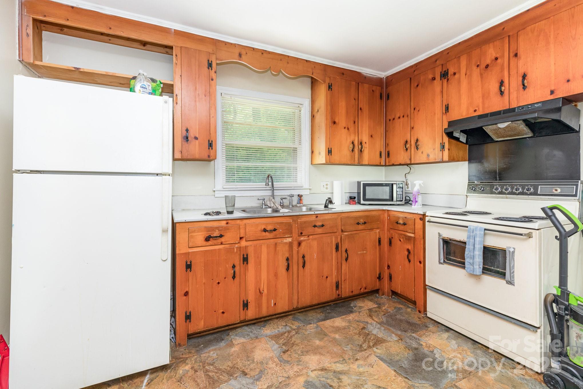 1033 Rollingwood Drive