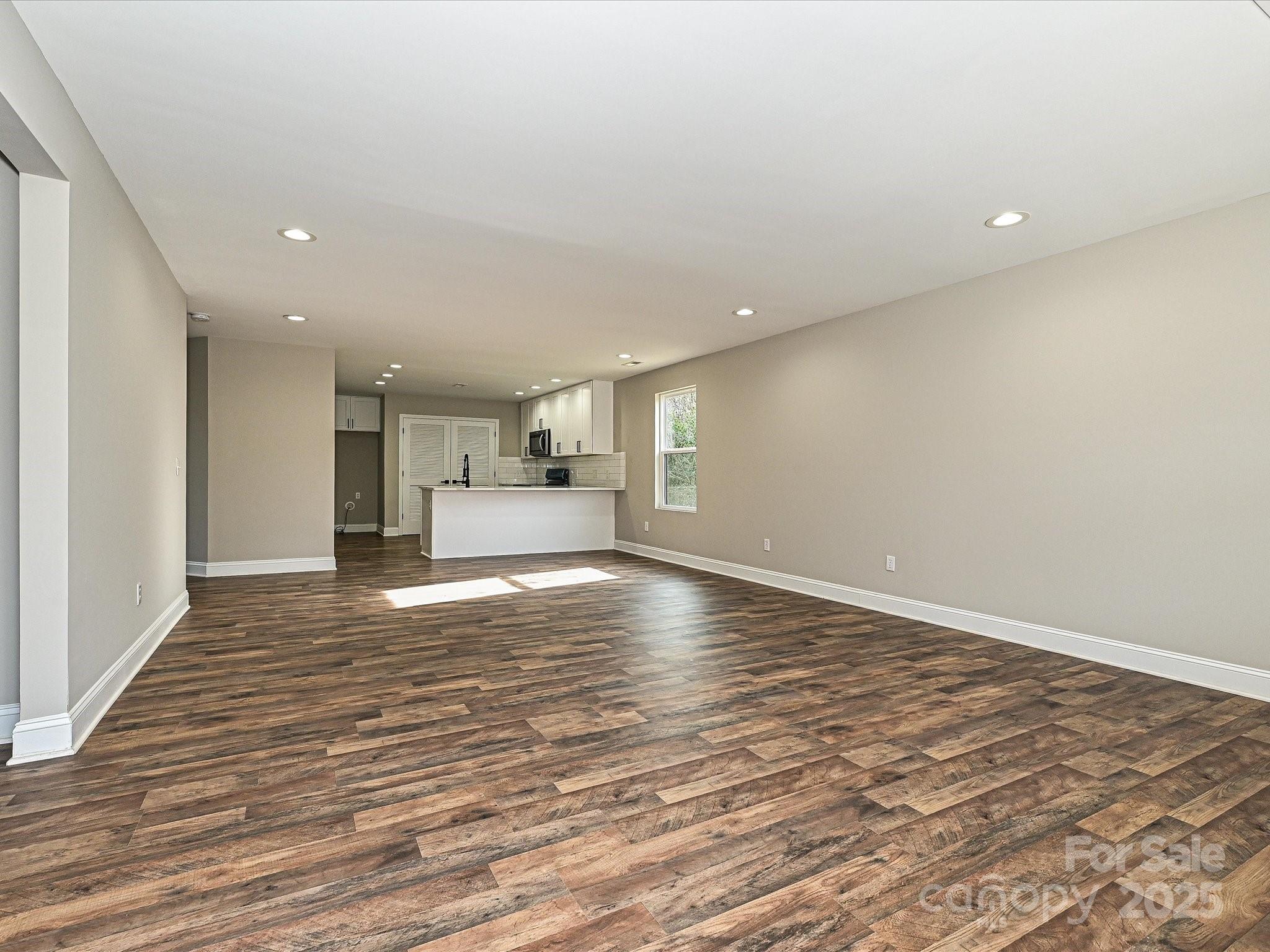 409 Mint Street