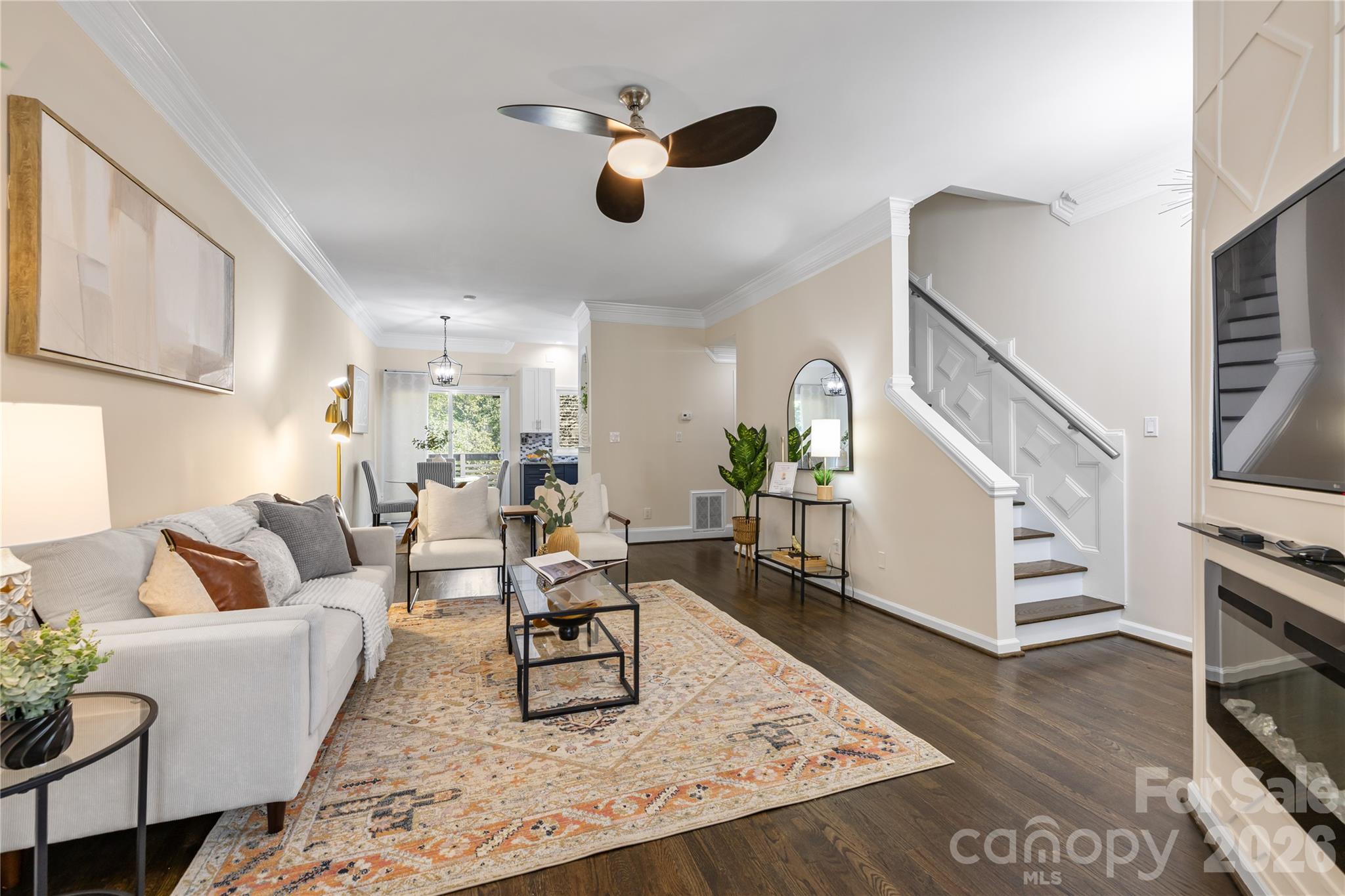 322 W 10th Street