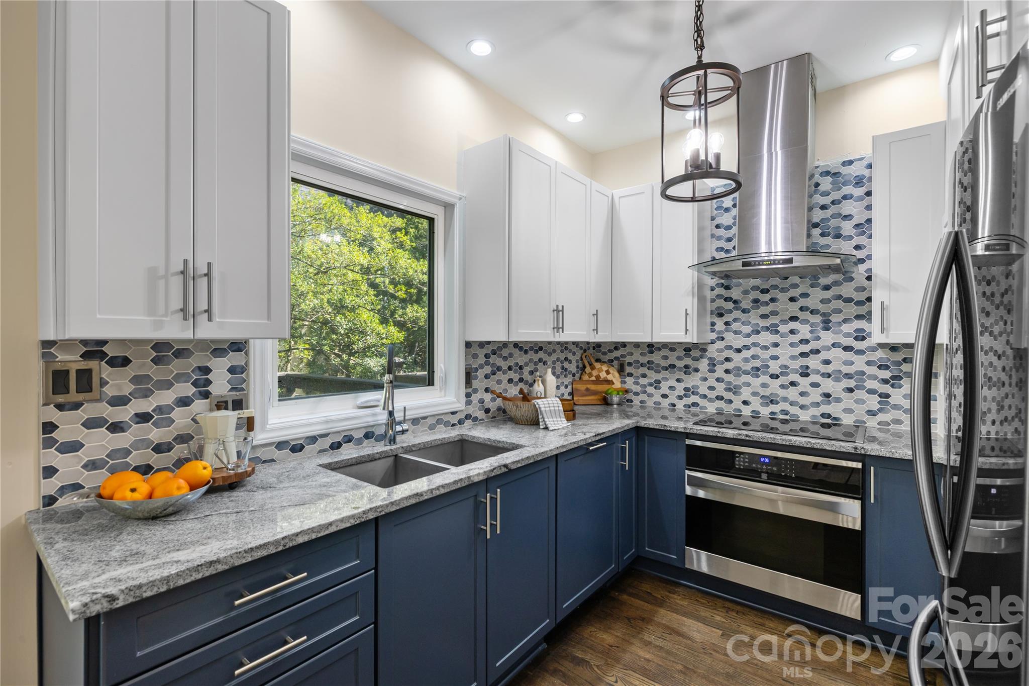 322 W 10th Street