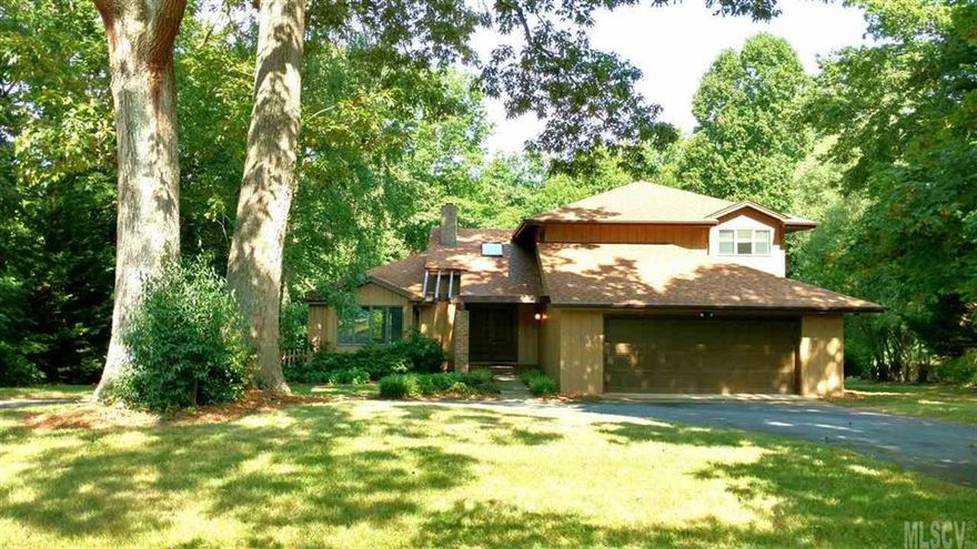 RIVER RIDGE RUN - WOW!  Must See to Appreciate this BEAUTIFUL, MOVE-IN READY HOME!  Unique Architectural Design Home with Center Atrium to Provide Interior Natural Light!  3 BR, 3.1 BA, LR w/ FP, DR, Kit w/ Bfk. and Granite Countertops, Master on Main, Large Bedrooms,  Sunroom,  Huge Bonus RM/Loft/Office, DBL Garage, Gameroom in Basement.  Smooth Ceilings, New Paint In & Out, New Light Fixtures & Ceiling Fans, New Gutters, New Gas Furnace, New Toilets and Hardware in Main Level Baths, and Additional Updates. Professionally Cleaned and Ready for New Owners!  MUST SEE to Appreciate the Attention to Detail in this Custom Built Home.