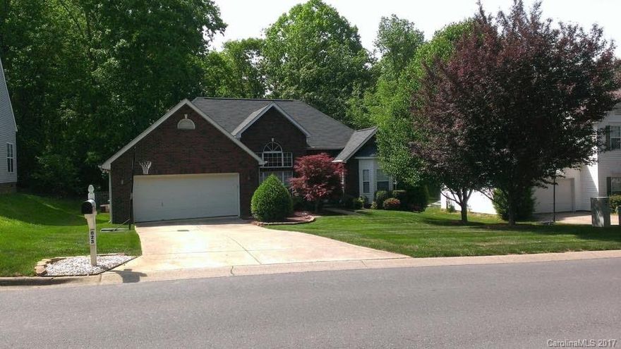 Fort Mill Schools!! Established community. Only 20 minutes to uptown Charlotte.  Clubhouse, pool, tennis courts, RV/Boat storage. Formal Liv Rm/Dining Rm, Vaulted ceilings in family rm, gas fireplace, split floor plan, fenced,  yard, security system, hot tub off the back deck. Both baths have handicap toilets. Tray ceiling in master bd. with end suite or sitting room, master bath has garden tub, dual sinks, separate shower & large walk-in-closet. Fresh paint in bedrooms and formal living room