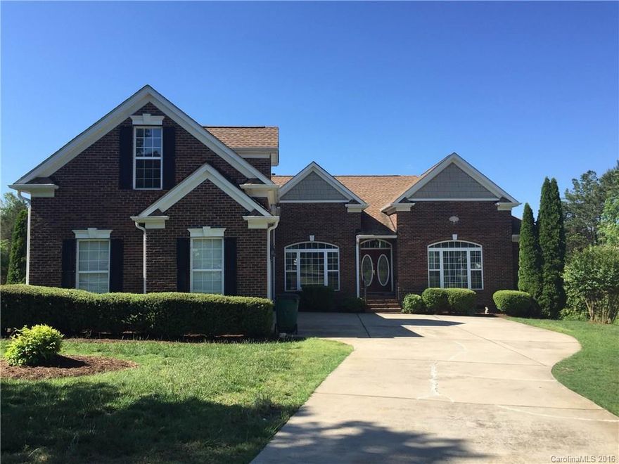 Beautiful custom built 1.5 story home on a cul de sac lot. Enjoy view from the screened porch or new deck overlooking 1st hole of golf course. Has Beautiful Landscaping surrounding the Inground Salt Water pool. Newer Roof & carpet. Kitchen withSS appliances & Brkfst bar.Open & Split Bedroom Floor plan w/Wood trim.Huge Master w/His&Her closets. Bonus Rm  w/Half Bath upstairs. Irrigation System. Comes with Tons of storage under deck & rear porch.