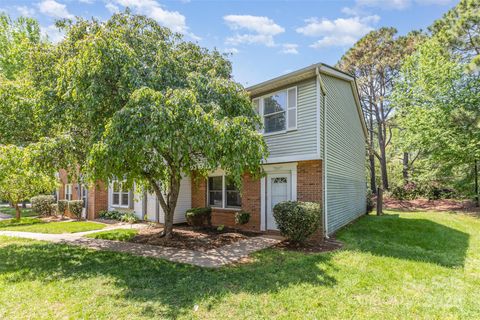 Photo of 7507 Holly Grove Court, Charlotte, NC 28227 (MLS # 4246901)