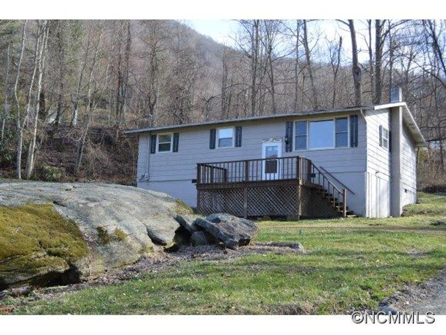 Great fixer upper in Maggie Valley.  Would make good starter home or nice smaller home for elderly couple.  Good year round access.  Home needs some repairs and is beings sold in "as is" condition.  Nice little local neighborhood.