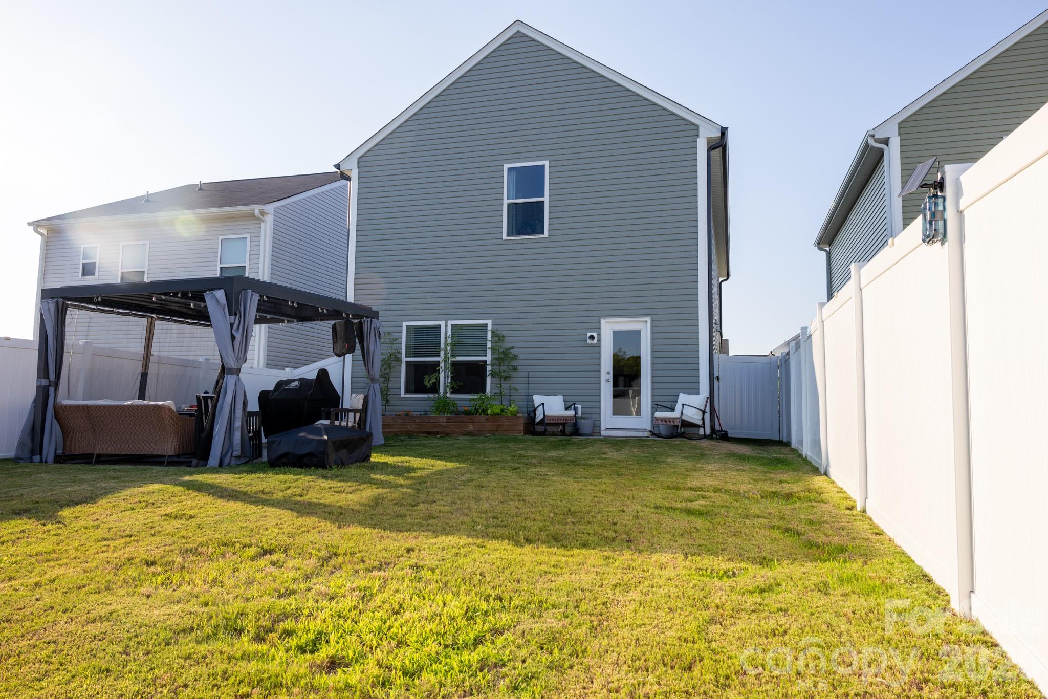 556 Willamette Drive