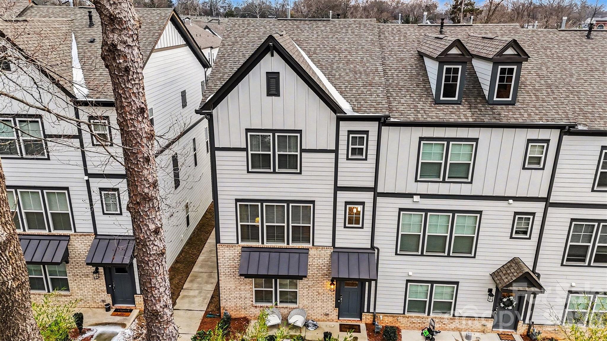 Hudson Oaks Townhomes - Residential