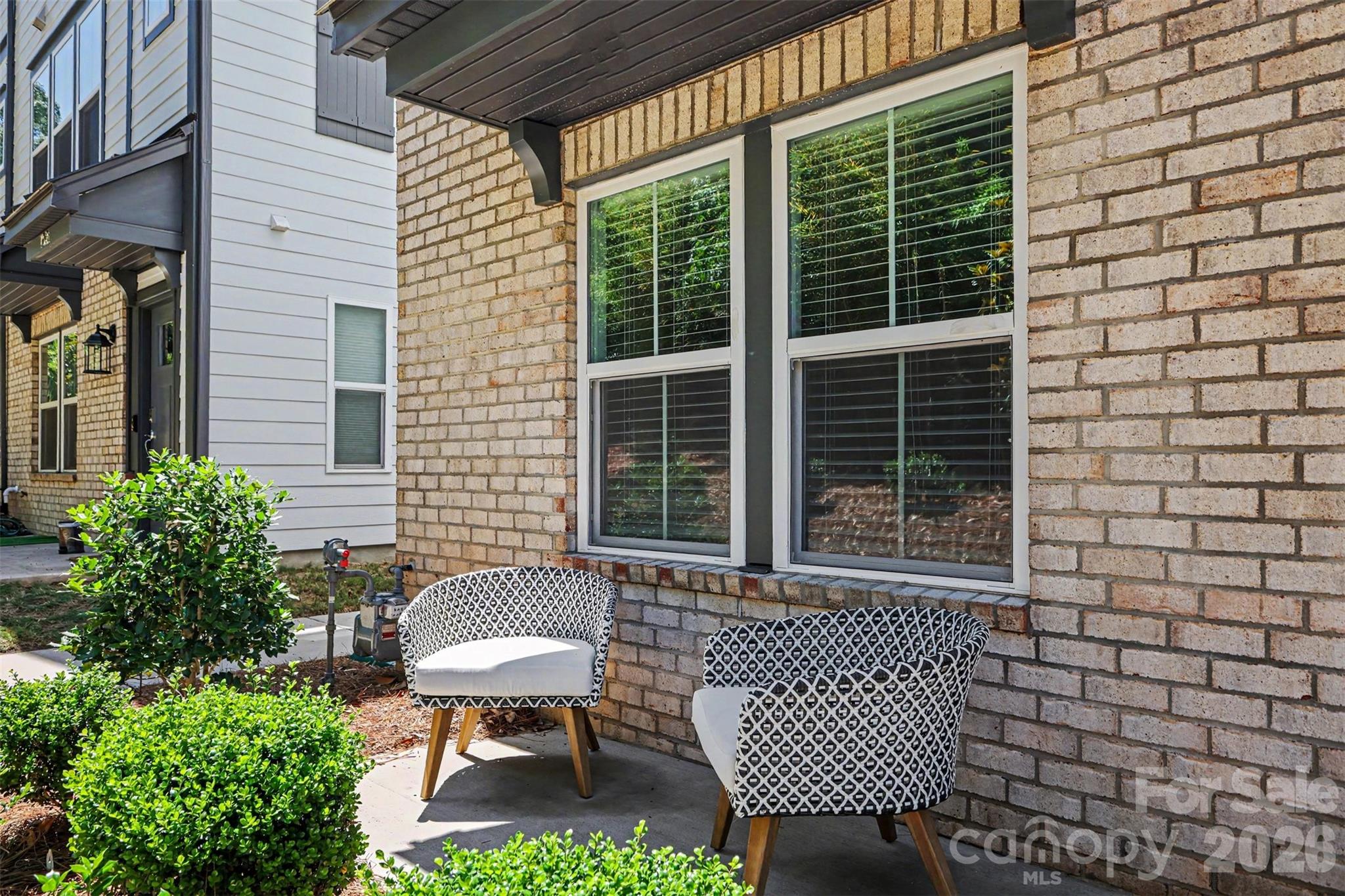 Hudson Oaks Townhomes - Residential