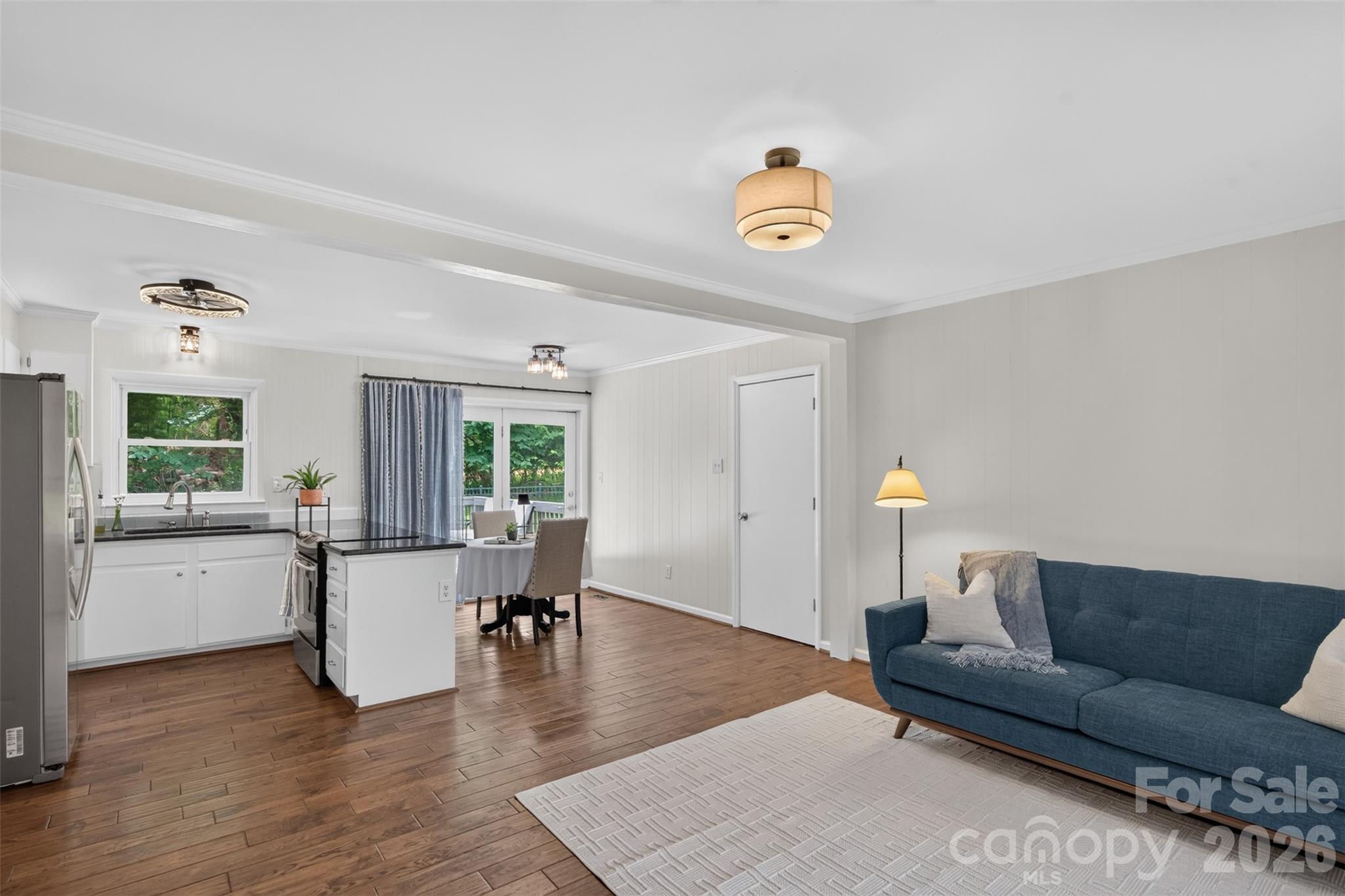 835 Edgewater Drive