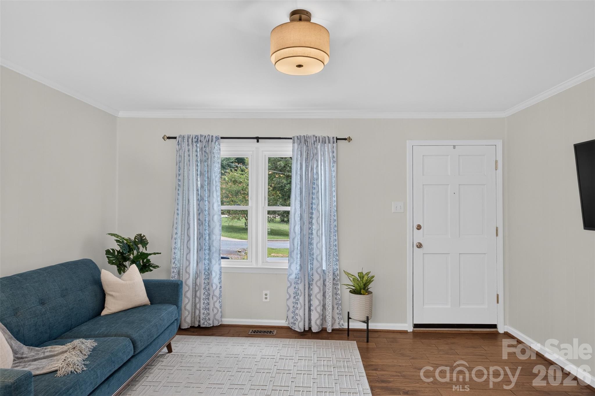 835 Edgewater Drive