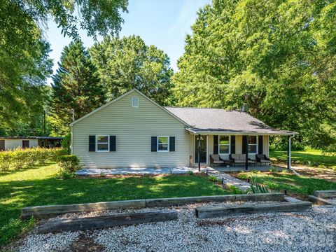 Photo of 1620 Blueberry Street, Mount Pleasant, NC 28124 (MLS # 4390512)