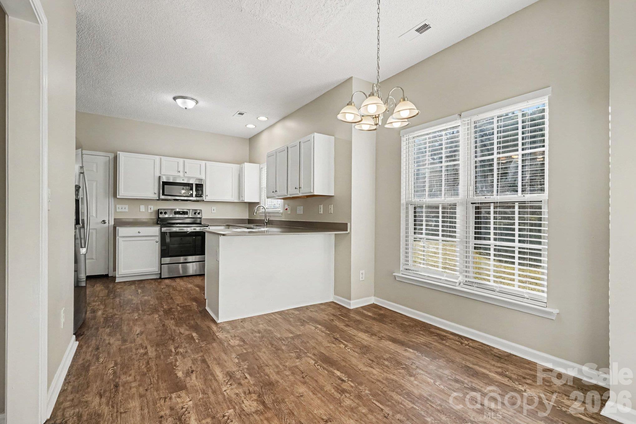 1009 Sandy Point Drive SW