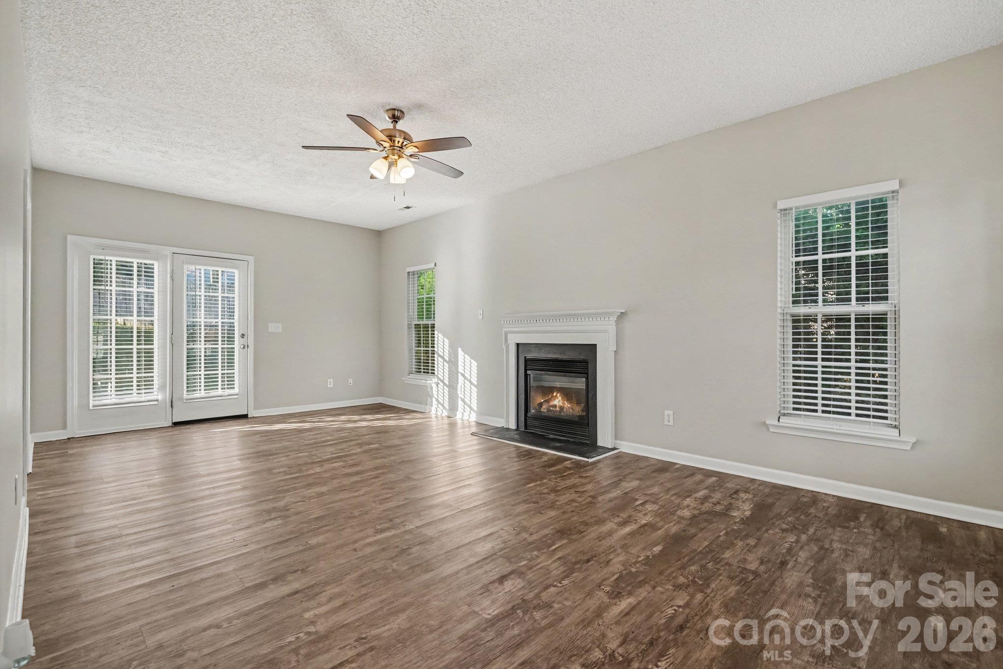 1009 Sandy Point Drive SW