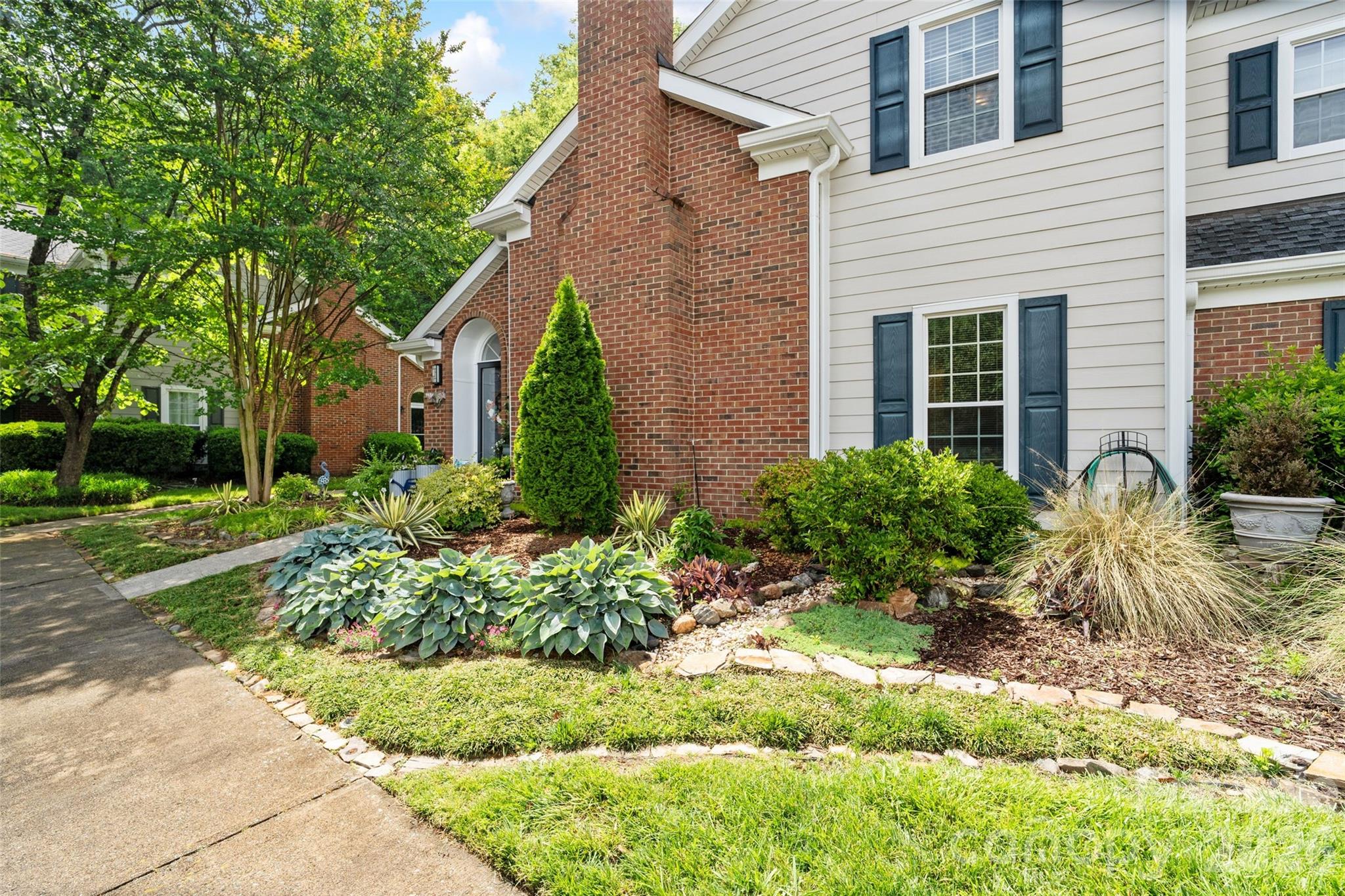 9486 Kings Falls Drive