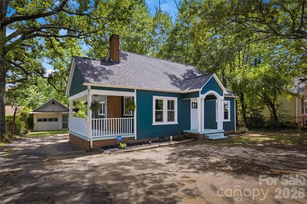 1909 2ND AVE SW, HICKORY, NC 28602 - Image f801d1afc778a97e3980c7d2f7d9734a/3959081892