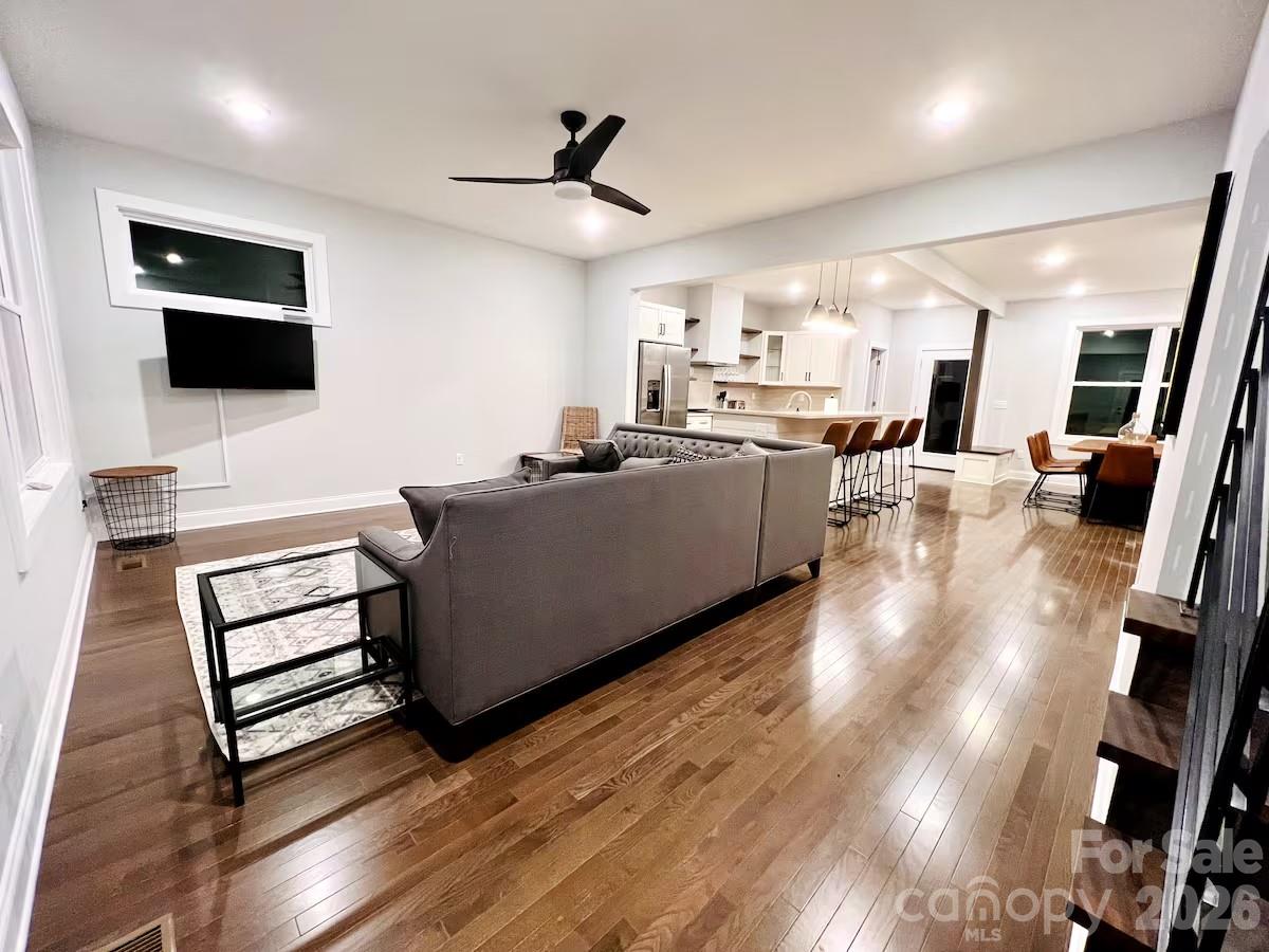 1063 Riverside Drive