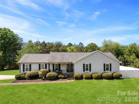 Photo of 114 Cross Creek Drive, Cherryville, NC 28021 (MLS # 4371527)