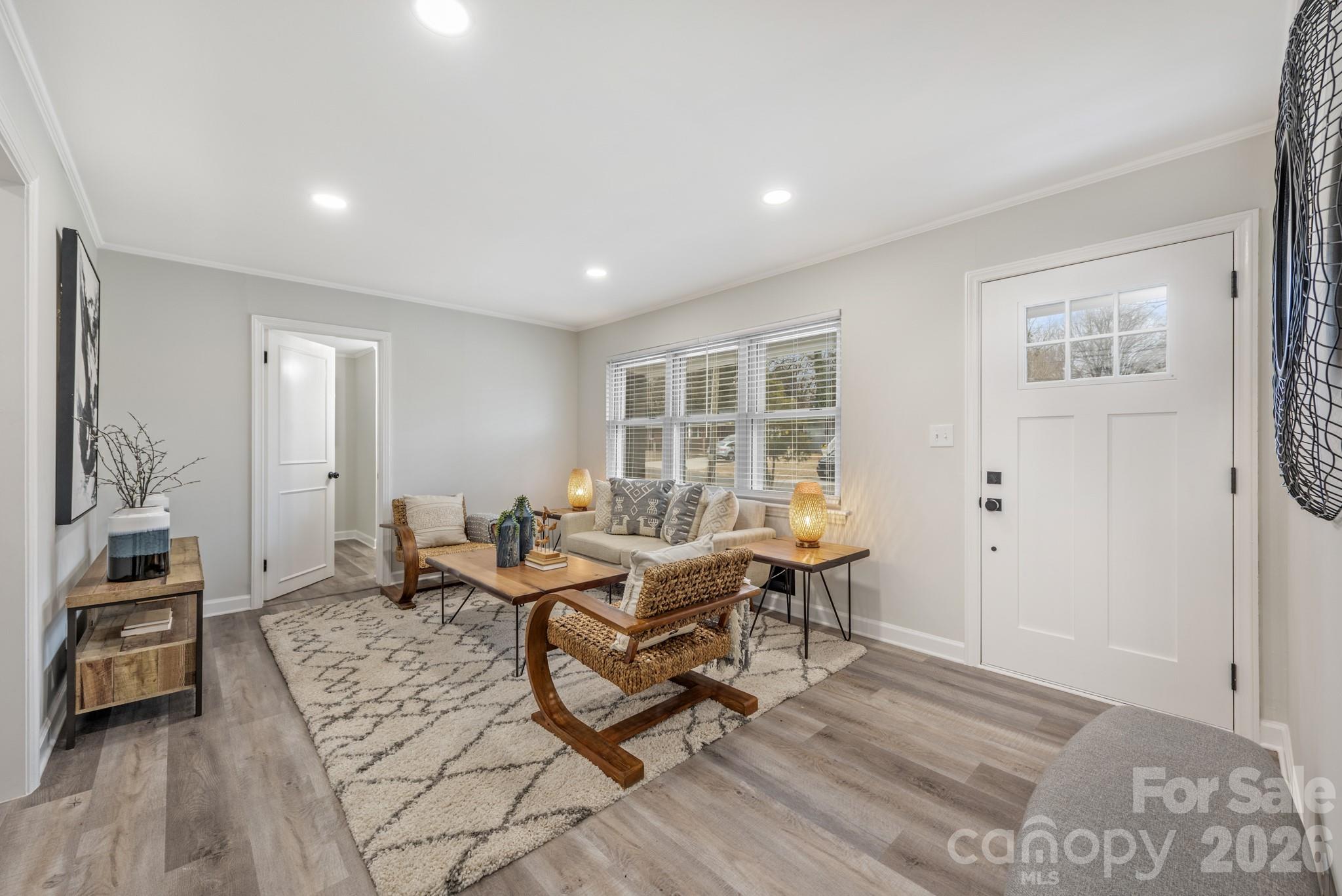 915 Crestmere Street