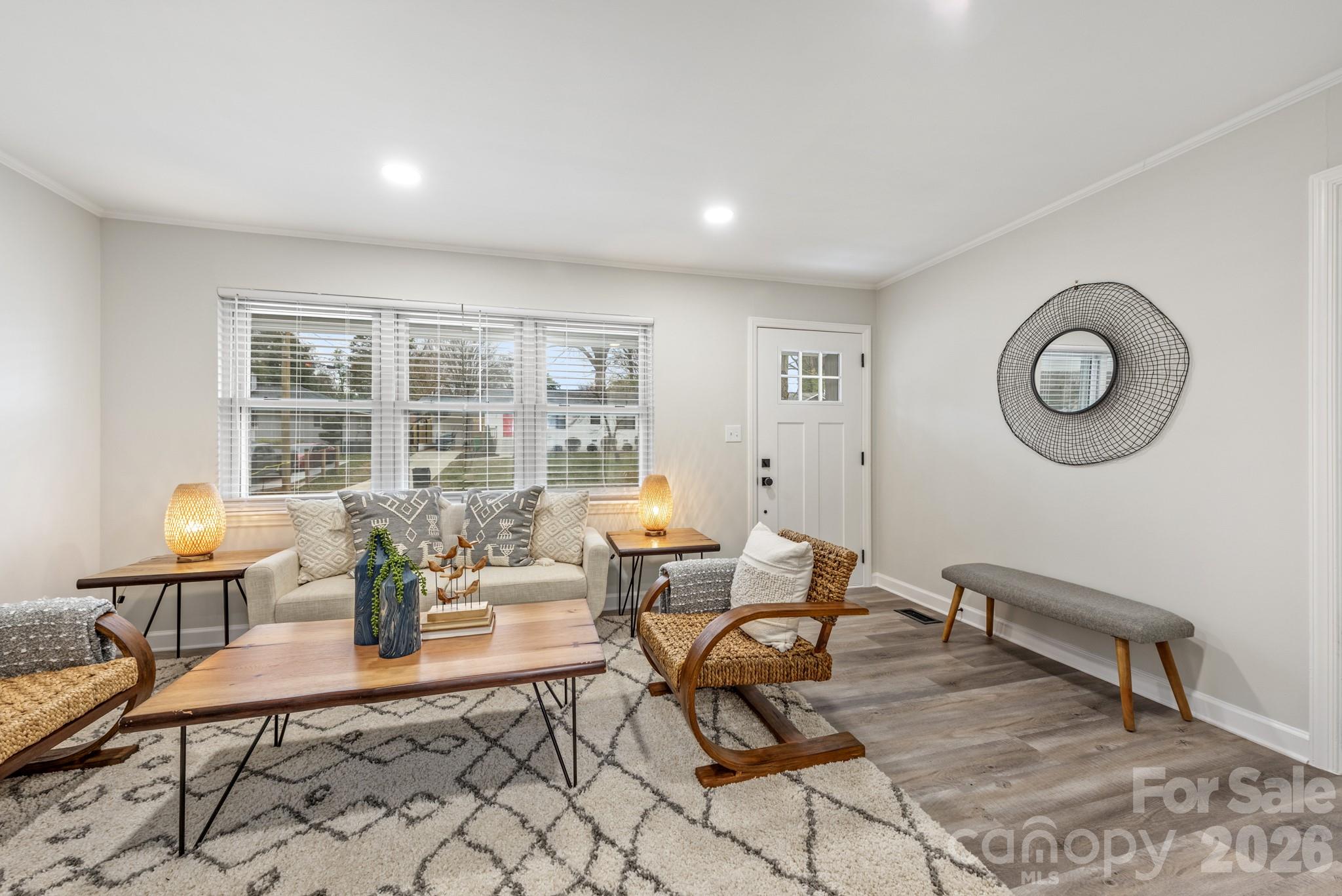 915 Crestmere Street