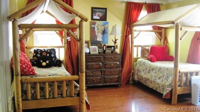 Pineview Lakes - Residential