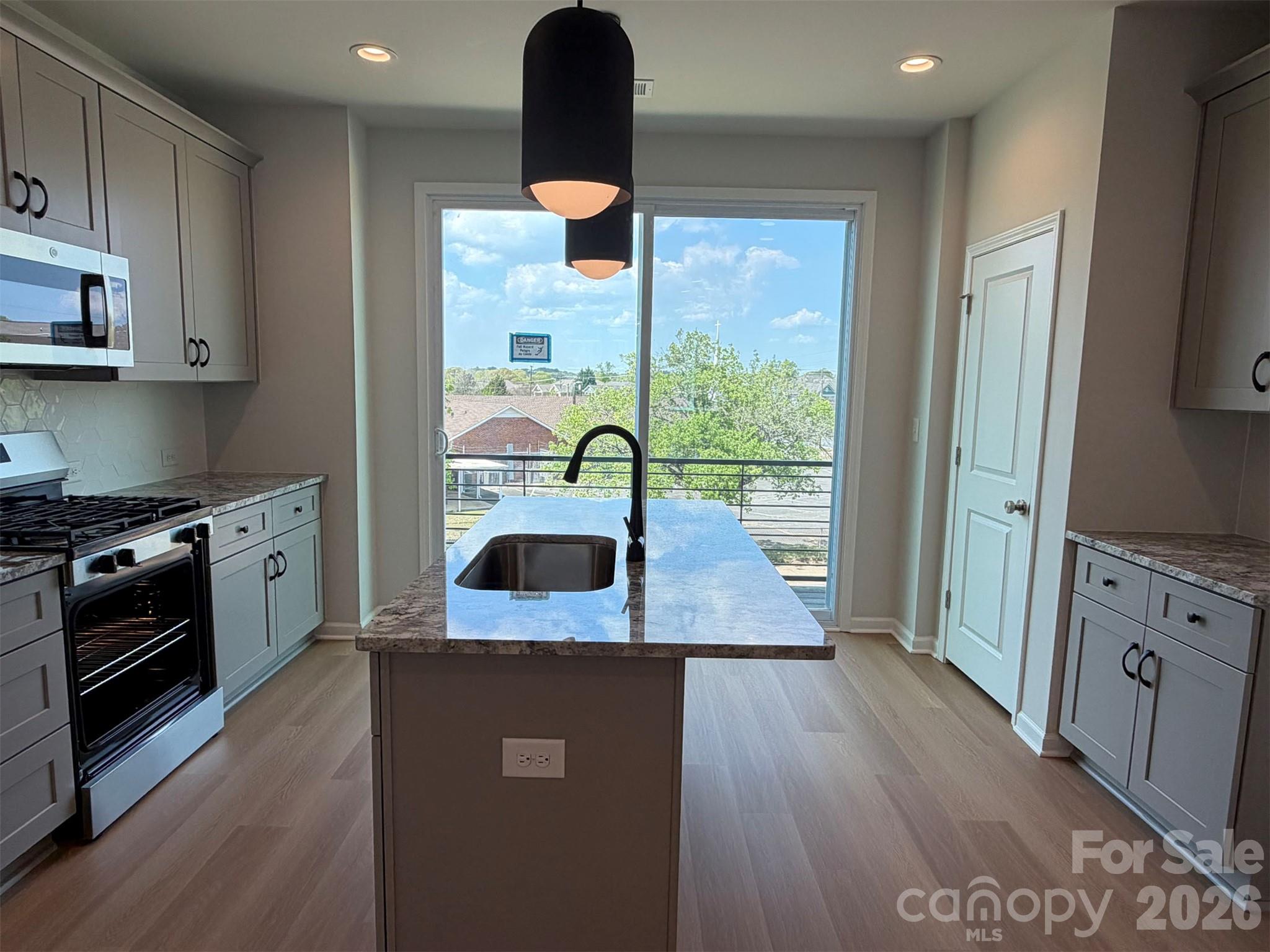 1614 Spring Street EQX1874