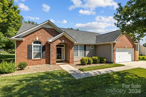 Single Family Residence in Matthews NC 2045 Bluebonnet Lane.jpg