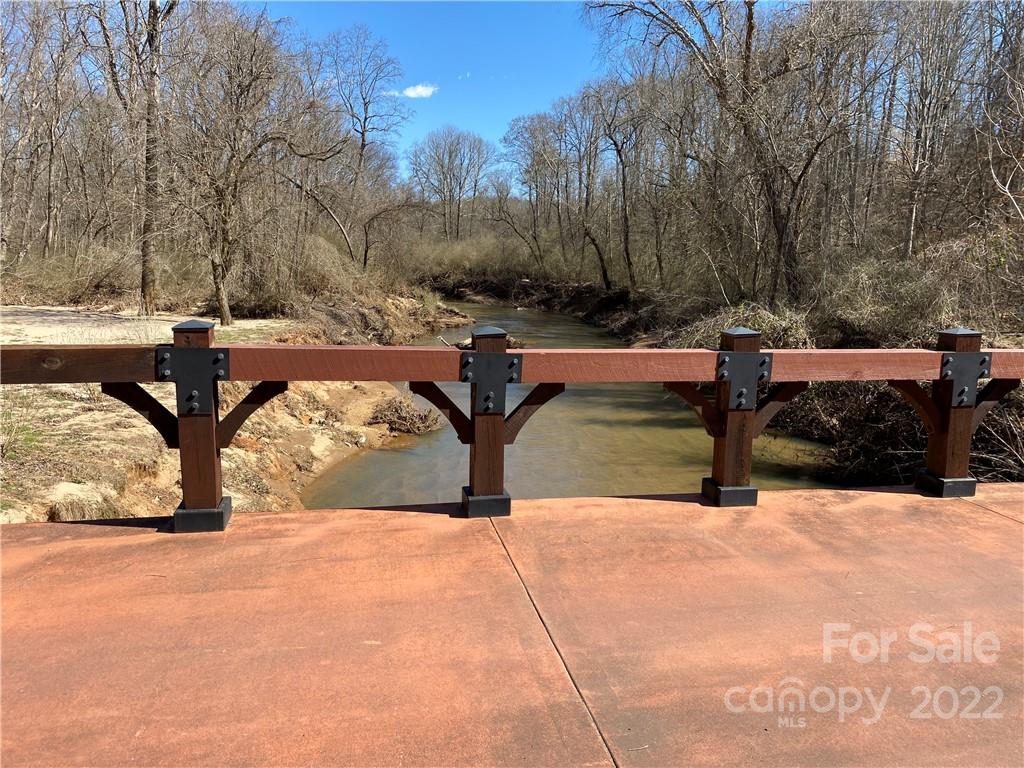 000 Bridge Lane 43