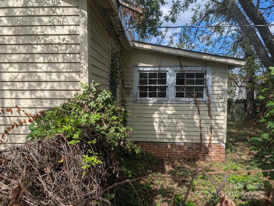 207 S Charlotte Avenue S