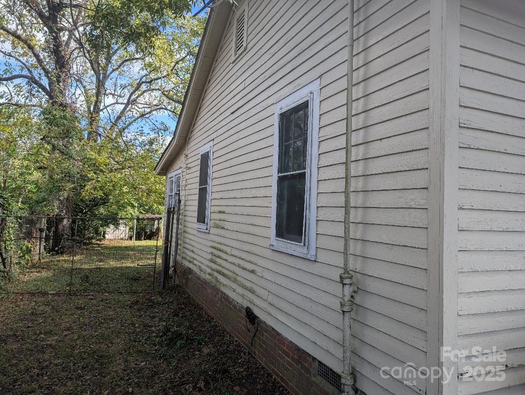 207 S Charlotte Avenue S