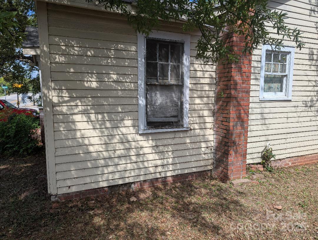 207 S Charlotte Avenue S