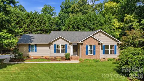 Photo of 121 Oak Street, Belmont, NC 28012 (MLS # 4395988)
