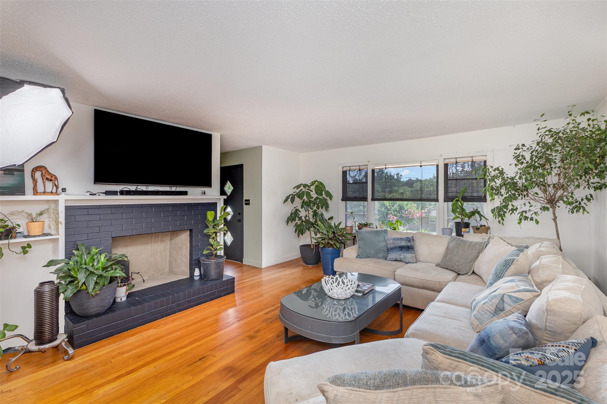 910 E Center Avenue