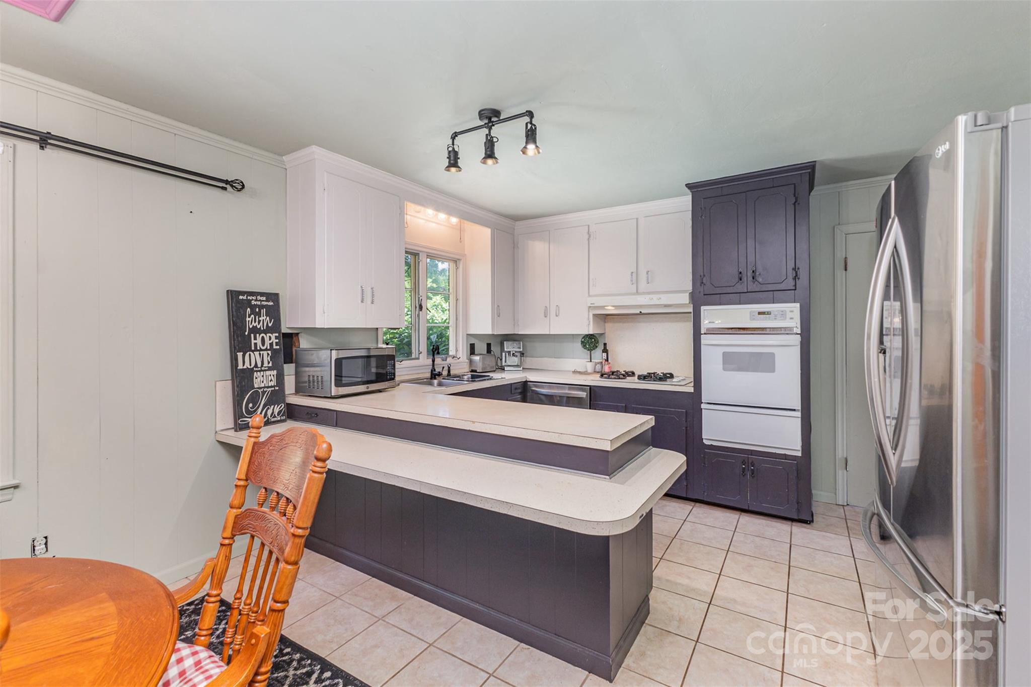 910 E Center Avenue