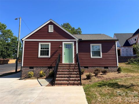 Photo of 102 Lincoln Street, Belmont, NC 28012 (MLS # 4387899)