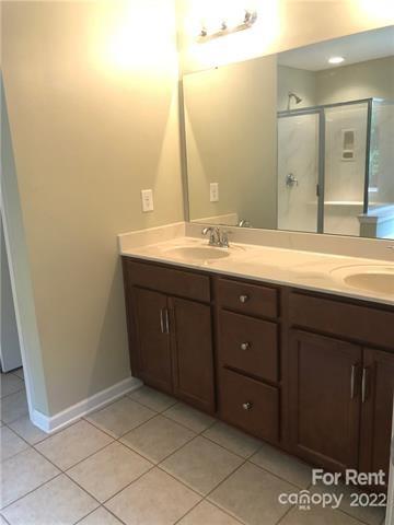 University commons - Residential Lease
