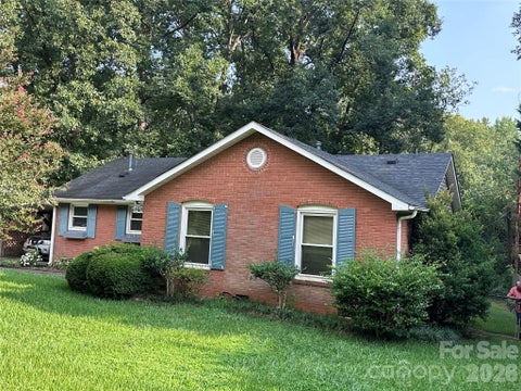 Photo of 7216 Lockmont Drive, Charlotte, NC 28212 (MLS # 4414193)