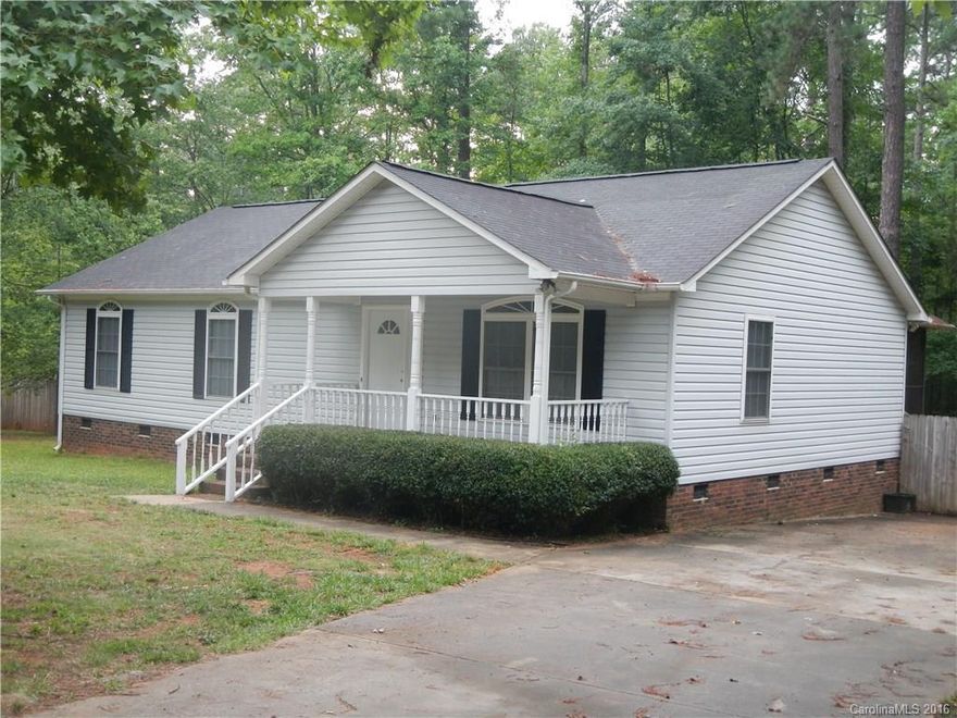 Beautiful home and very well maintained. Very nice floor plan with a large living room. Kitchen has lots of counter space and cabinets. Dining room that opens to screened porch. Master bedroom is a nice size with an upgraded walk-in closet. Fairly new HVAC that was replaced in 2010 with a 20 year transferable warranty. New hardwood (Jun 2016).All rooms freshly painted (June 2016). Nice Location, near historic downtown York and the York Recreation Complex.