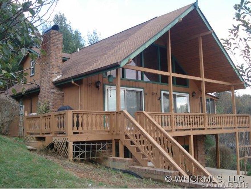 Charming chalet, perfect for mountain getaway or full time residence.Private, peaceful with awesome mountain views.Gorgeous landscaping, fruit trees, wrap around deck,screen porch, breakfast bar, eat in kitchen. Living room has large stone fireplace with gas logs. Only 5 minutes from downtown Burnsville.