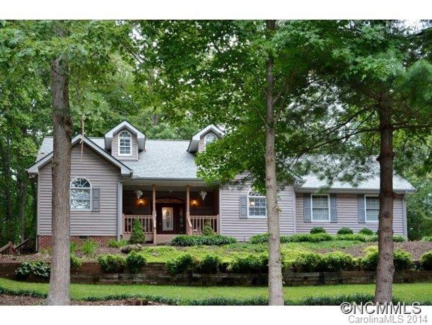 ONE LEVEL LIVING IN WELL LOCATED MILLS RIVER NEIGHBORHOOD!  OFFERS SPLIT THREE BEDROOM PLAN, LIVING ROOM W/CATHEDRAL CEILING & BRICK FIREPLACE, FORMAL DINING ROOM, GENEROUS KITCHEN W/DINING AREA & BKFT BAR.  ENCLOSED SUN ROOM (ADDITIONAL 180 S.F. NOT INCL. IN HEATED S.F.) OPENS TO PRIVATE REAR DECKING.  NICELY LANDSCAPED GROUNDS W/ROCK RETAINING WALL. NEW ROOF 2012, NEW HEAT PUMP 2011. SPOTLESS & MOVE IN READY!