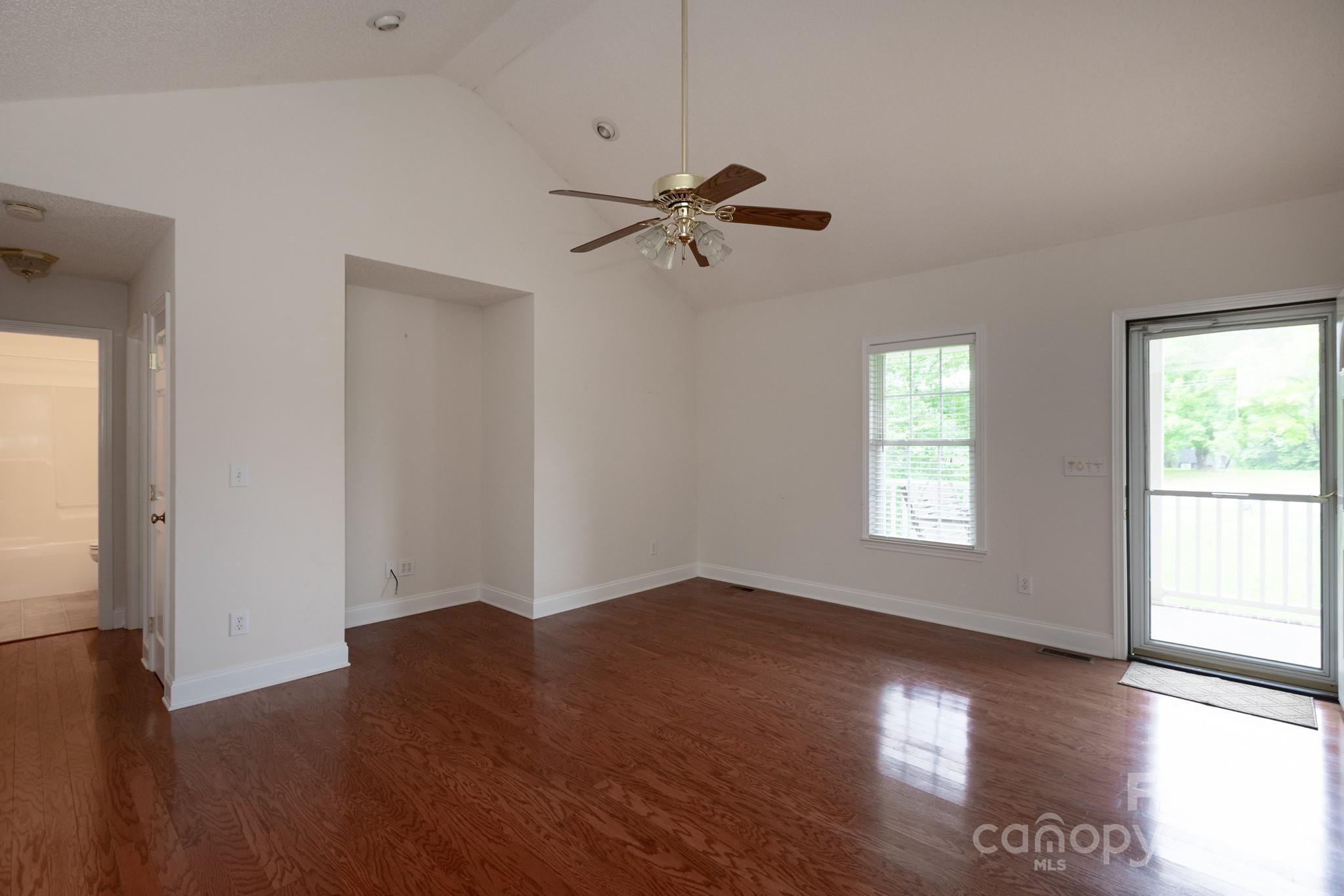 328 Burrage Road NE