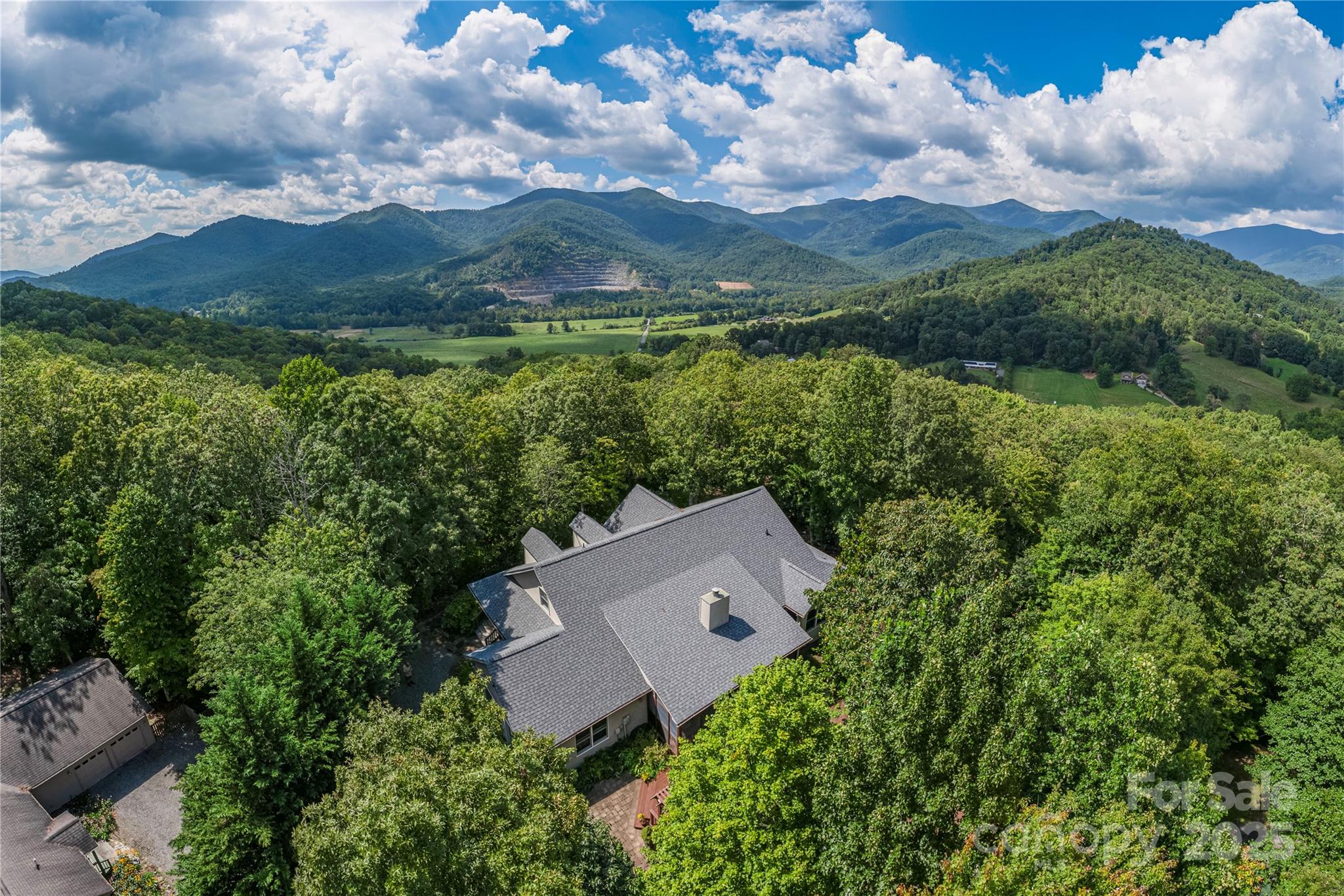37 Wood Robin Lane
