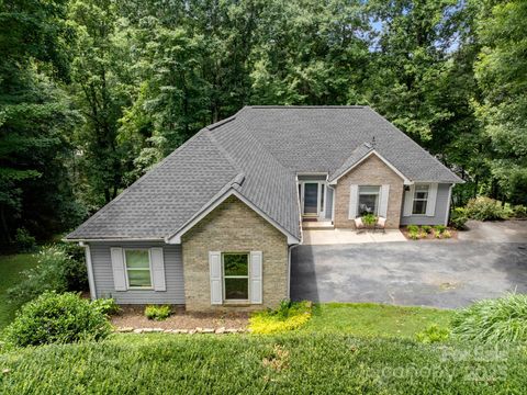 Photo of 701 Salisbury Road, Hendersonville, NC 28792 (MLS # 4279569)