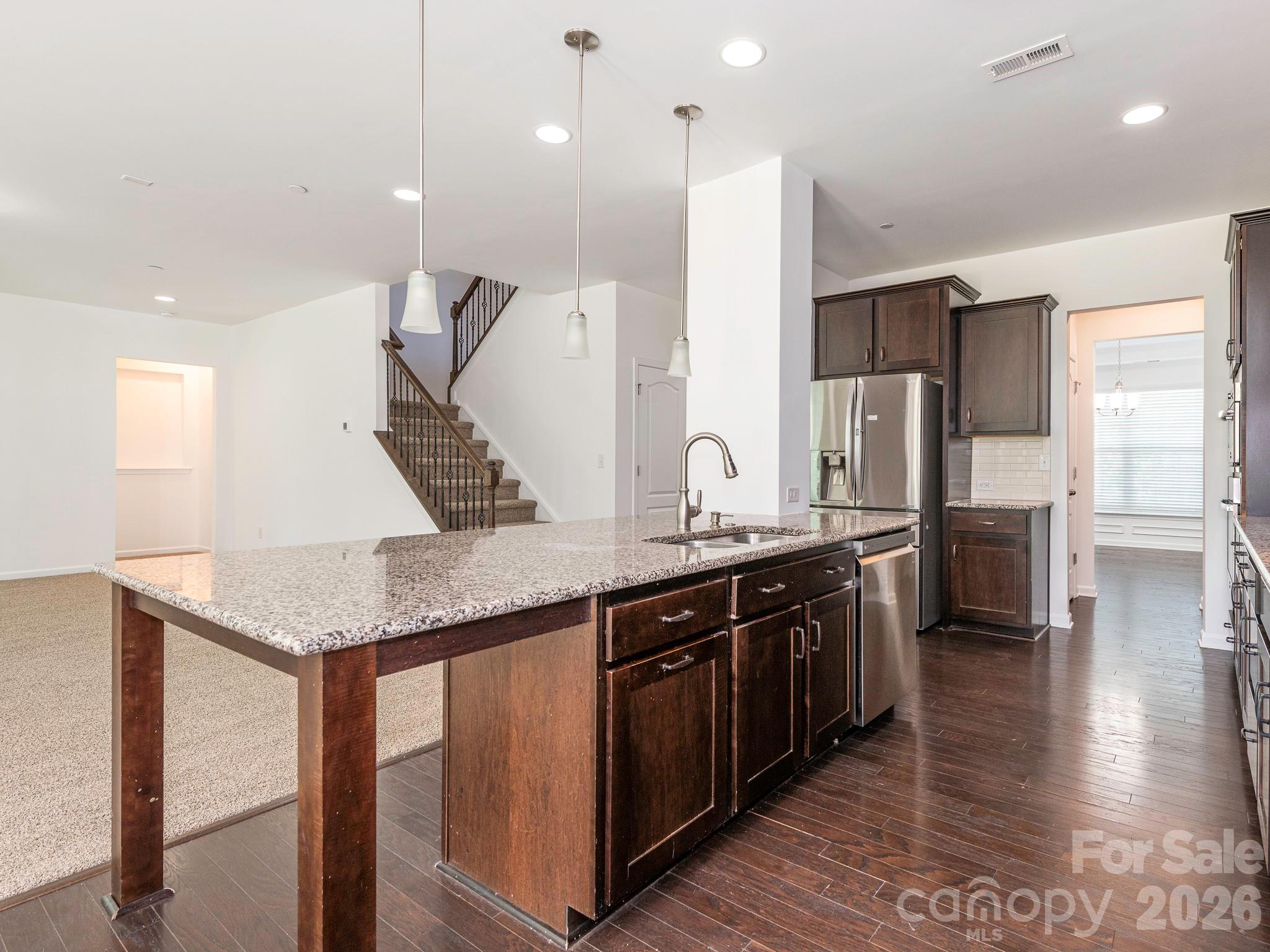 966 Parkland Place NW