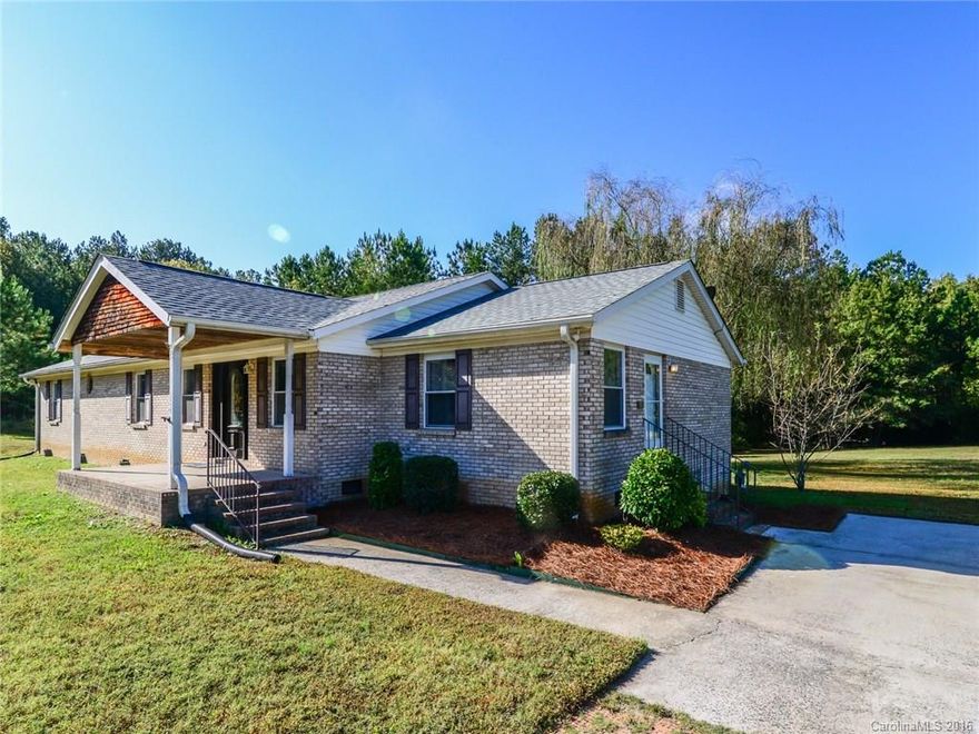 This lovely brick ranch is just minutes from the Steele Creek area close to I-77, 485, shopping, entertainment, Carowinds, and Lake Wylie.  Adjacent to the Palisades and Montreux neighborhoods this home's location provides a peaceful and serene sanctuary to call home.  Boasting hardwood floors through out, and plenty of space to spread out. Don't miss Out!