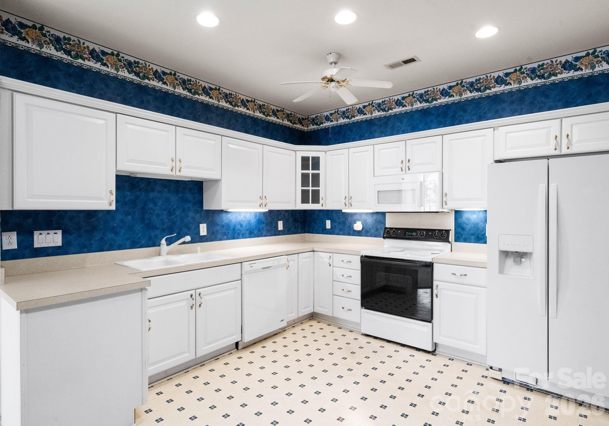 The Glen at Highland Creek - Residential