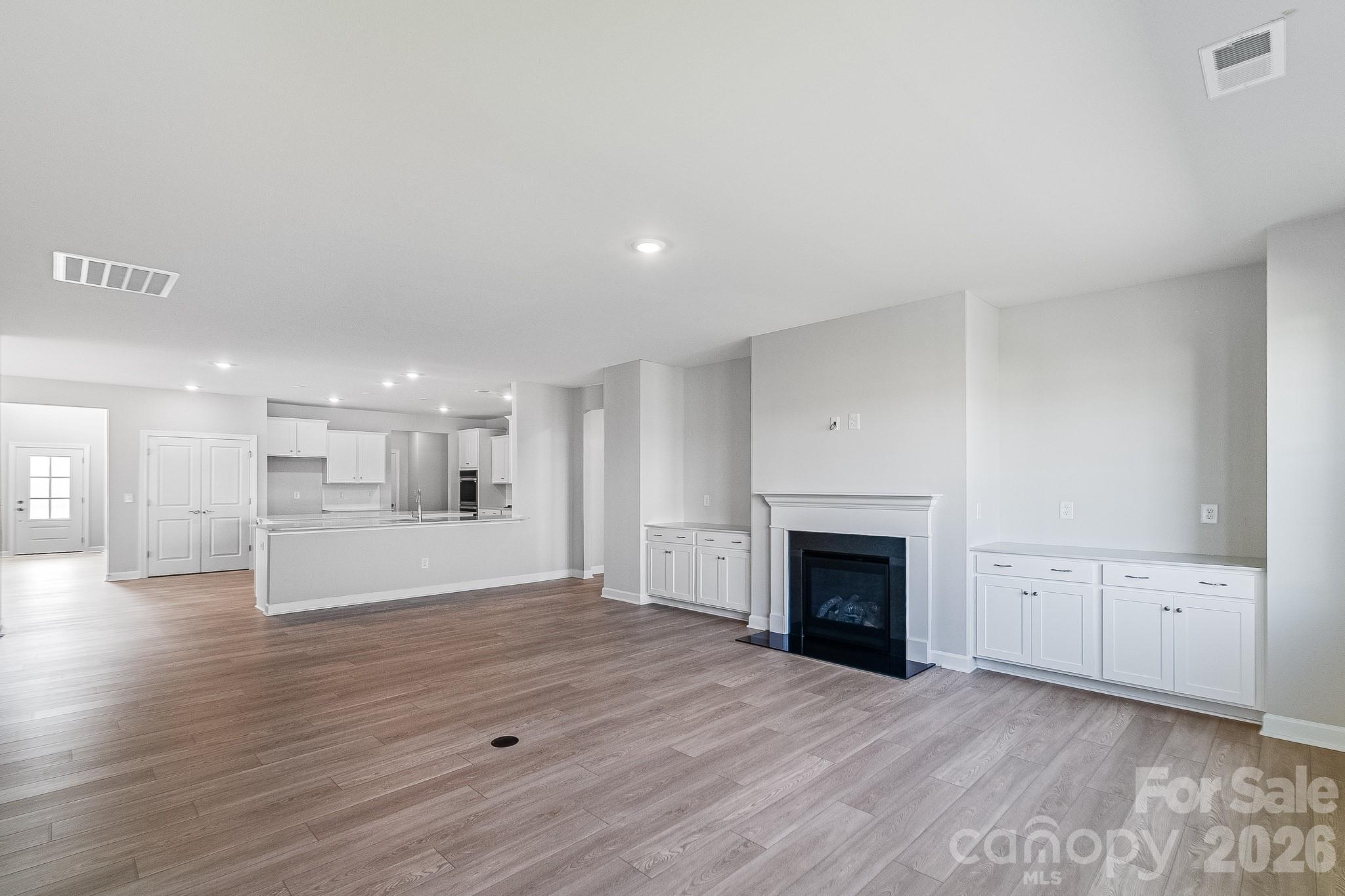 Roselyn - Residential