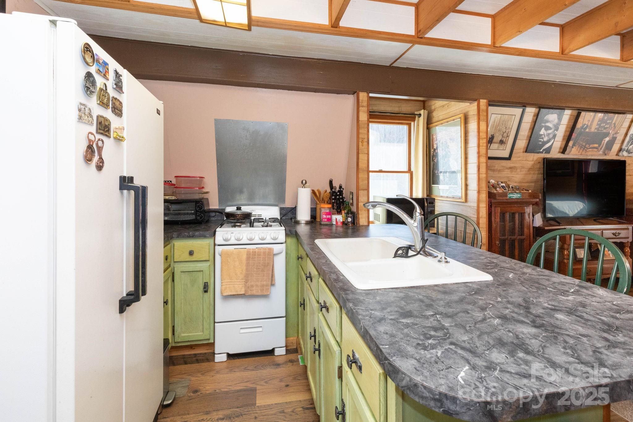 Shoot Out Mountain - Residential