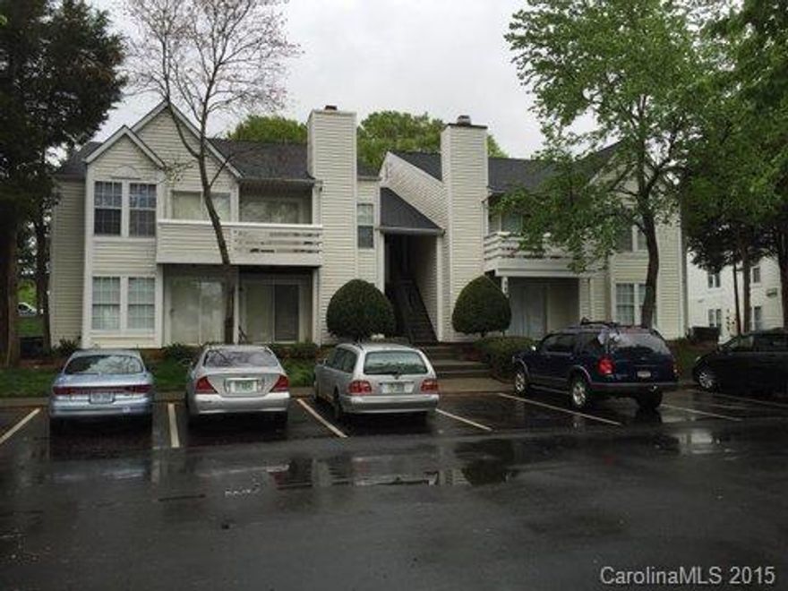 Top floor, two bedroom condo unit 15 minutes walking distance to the middle of UNCC campus! Recently updated engineered hardwood floors throughout. Kitchen comes complete with refrigerator, electric stove, and breakfast nook.