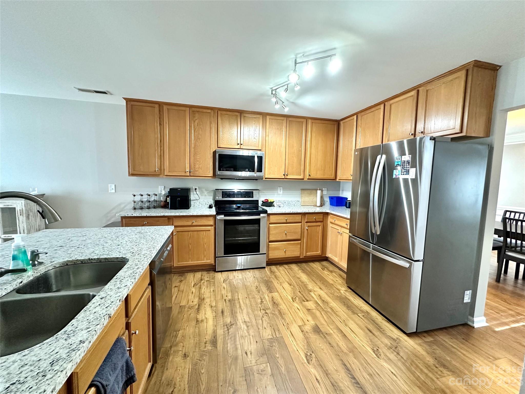 Sandy Pointe - Residential Lease