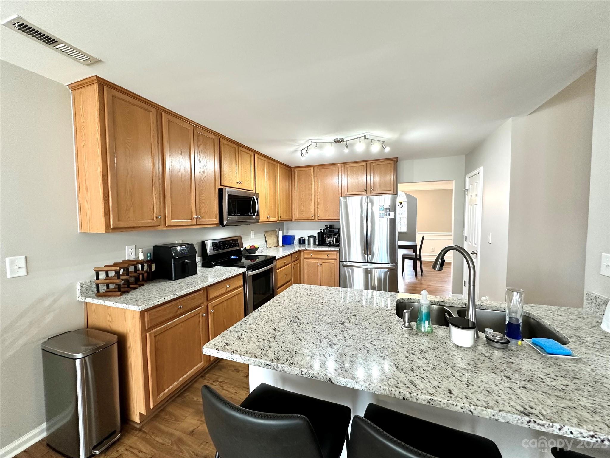 Sandy Pointe - Residential Lease